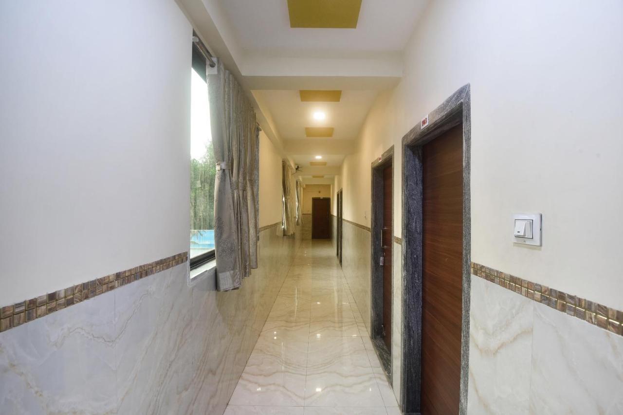 Oyo 60773 Ruchita Loadging & Boarding Hotel Mumbai Bagian luar foto