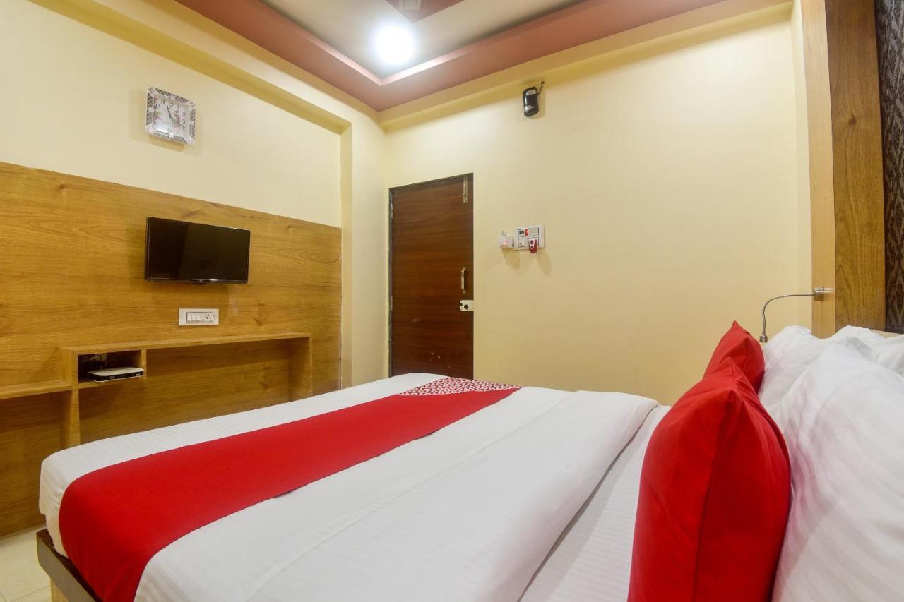 Oyo 60773 Ruchita Loadging & Boarding Hotel Mumbai Bagian luar foto