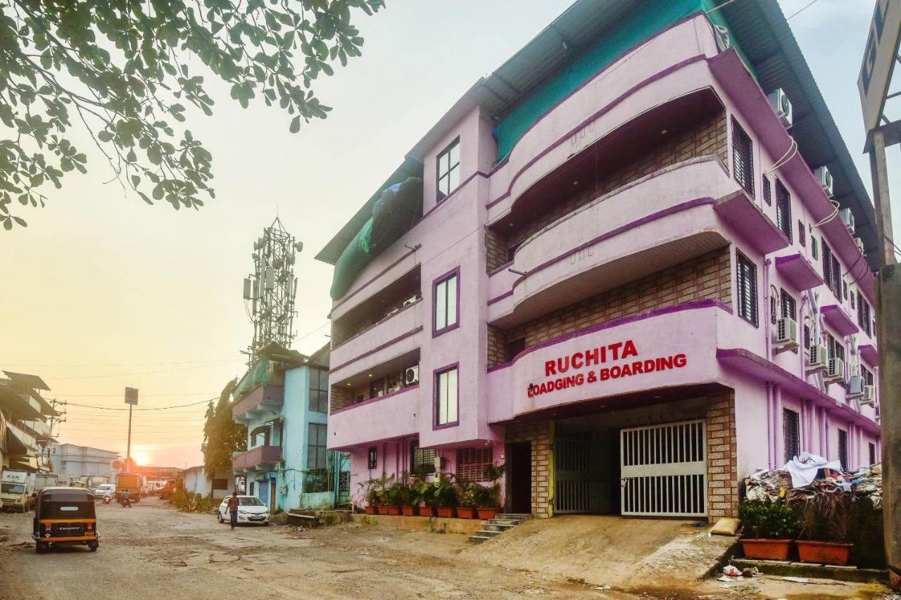 Oyo 60773 Ruchita Loadging & Boarding Hotel Mumbai Bagian luar foto
