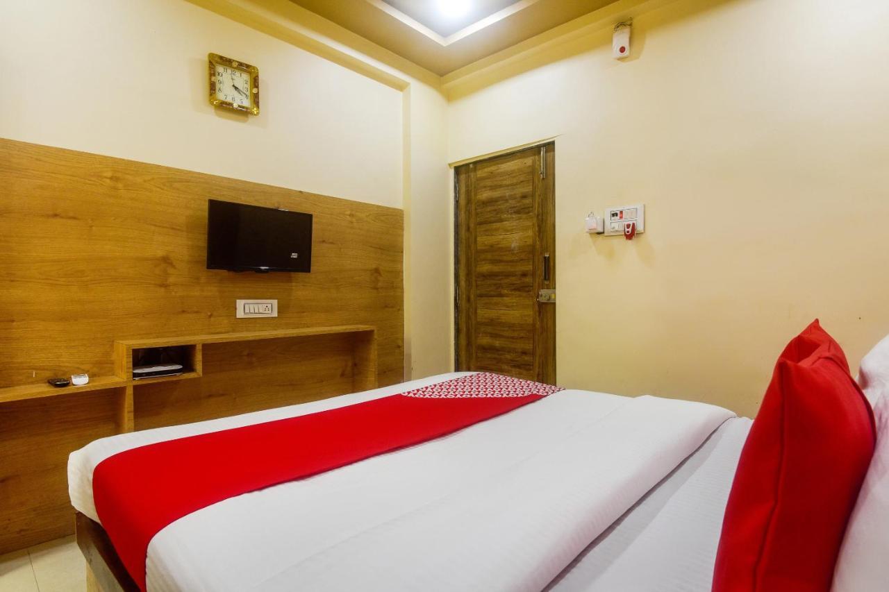 Oyo 60773 Ruchita Loadging & Boarding Hotel Mumbai Bagian luar foto