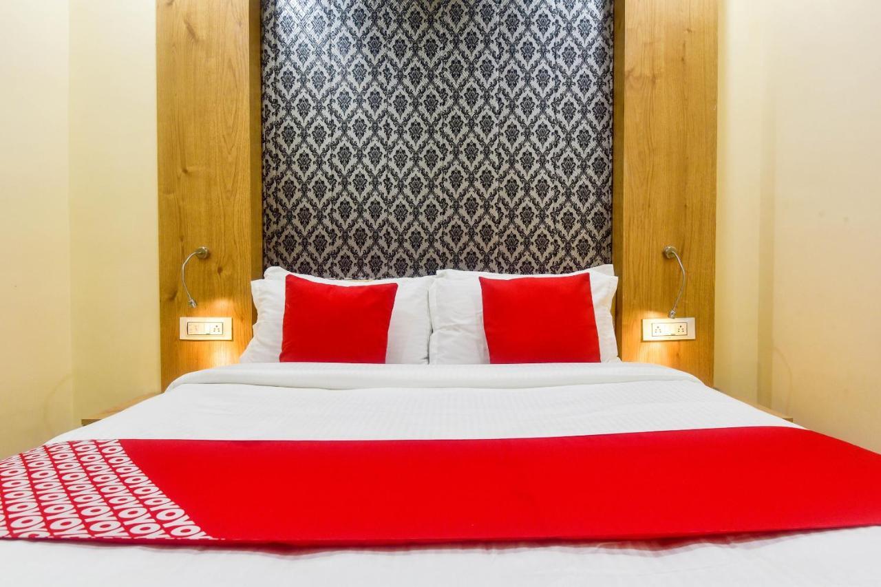 Oyo 60773 Ruchita Loadging & Boarding Hotel Mumbai Bagian luar foto