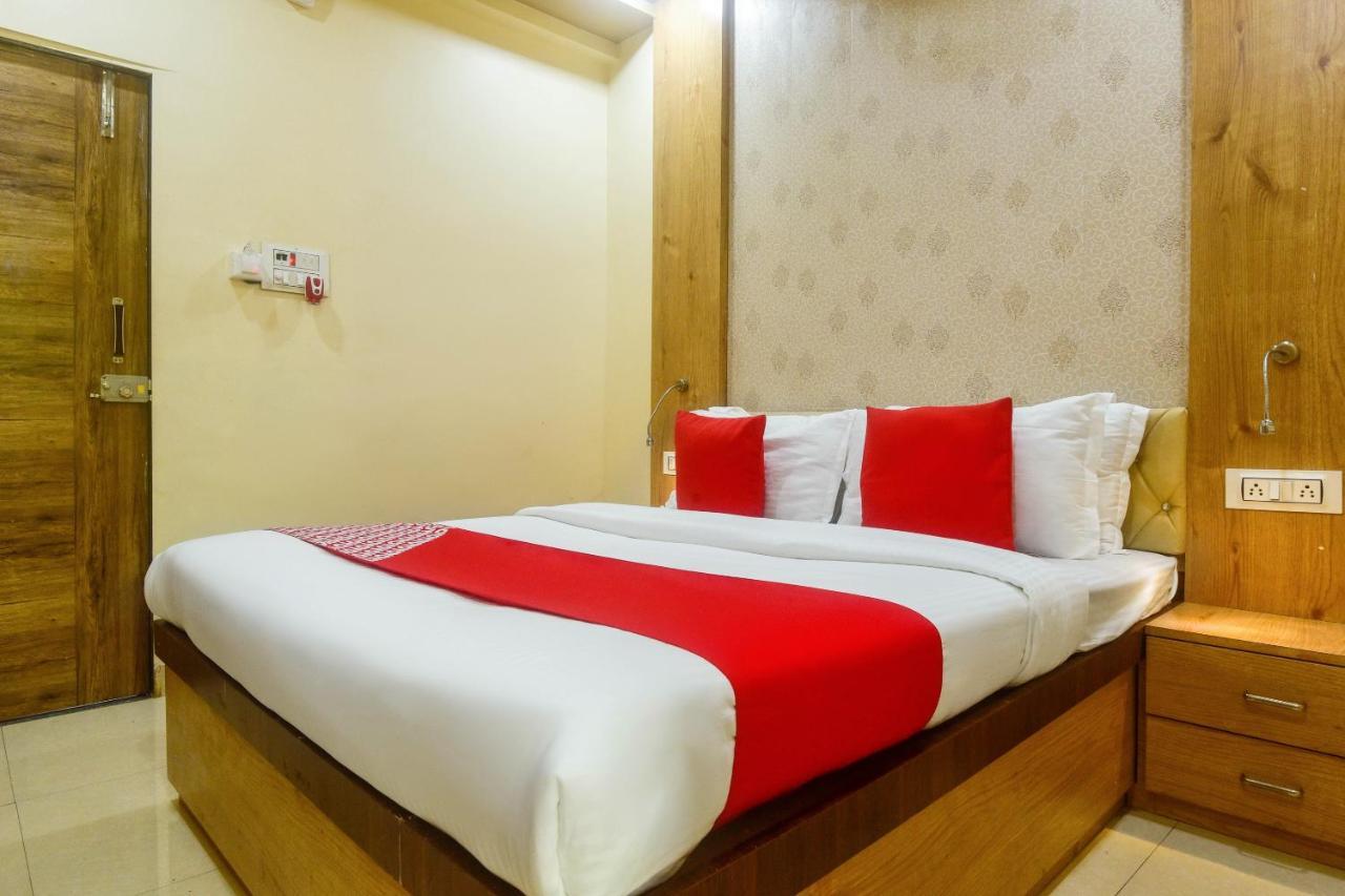 Oyo 60773 Ruchita Loadging & Boarding Hotel Mumbai Bagian luar foto