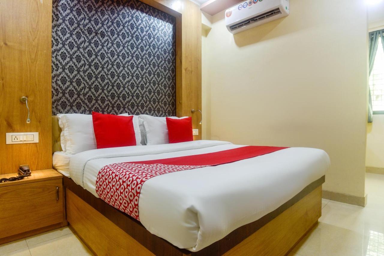 Oyo 60773 Ruchita Loadging & Boarding Hotel Mumbai Bagian luar foto