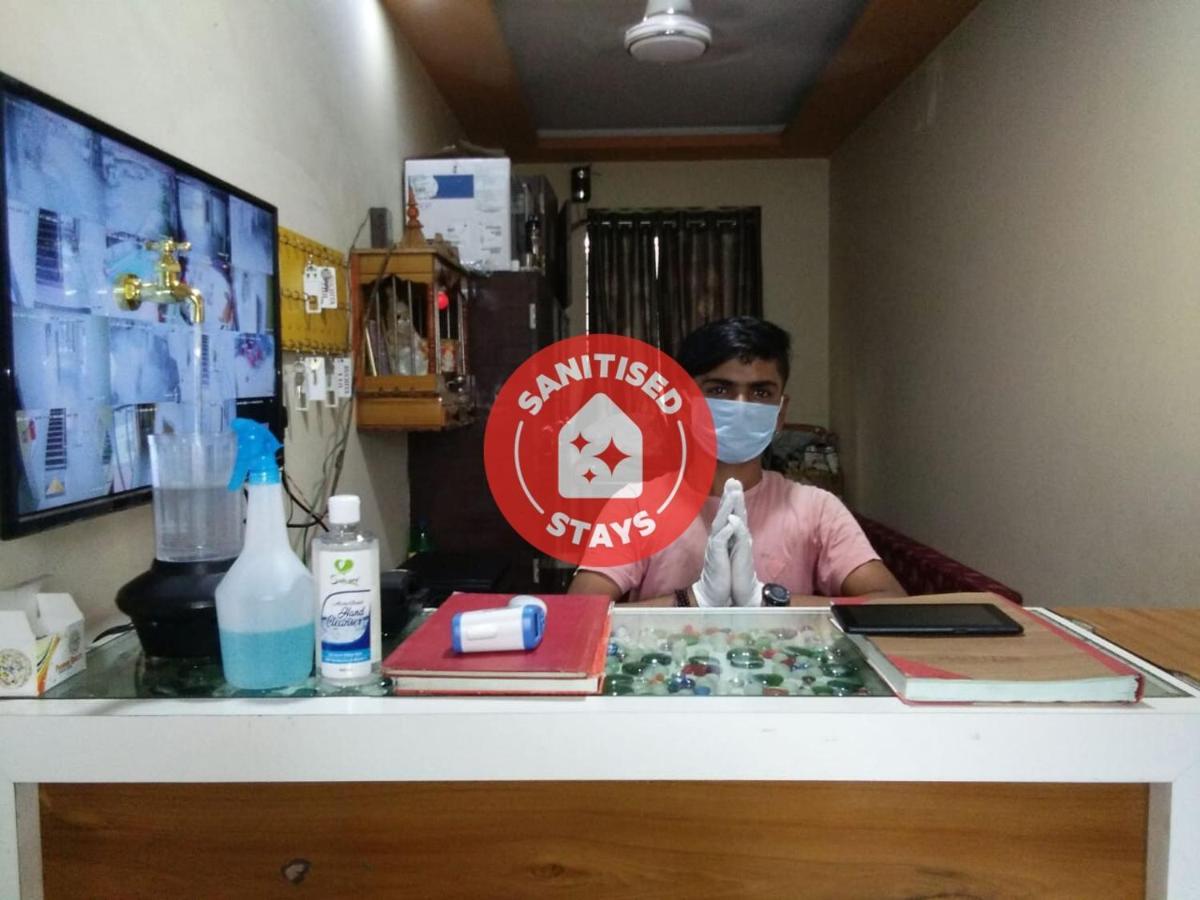 Oyo 60773 Ruchita Loadging & Boarding Hotel Mumbai Bagian luar foto